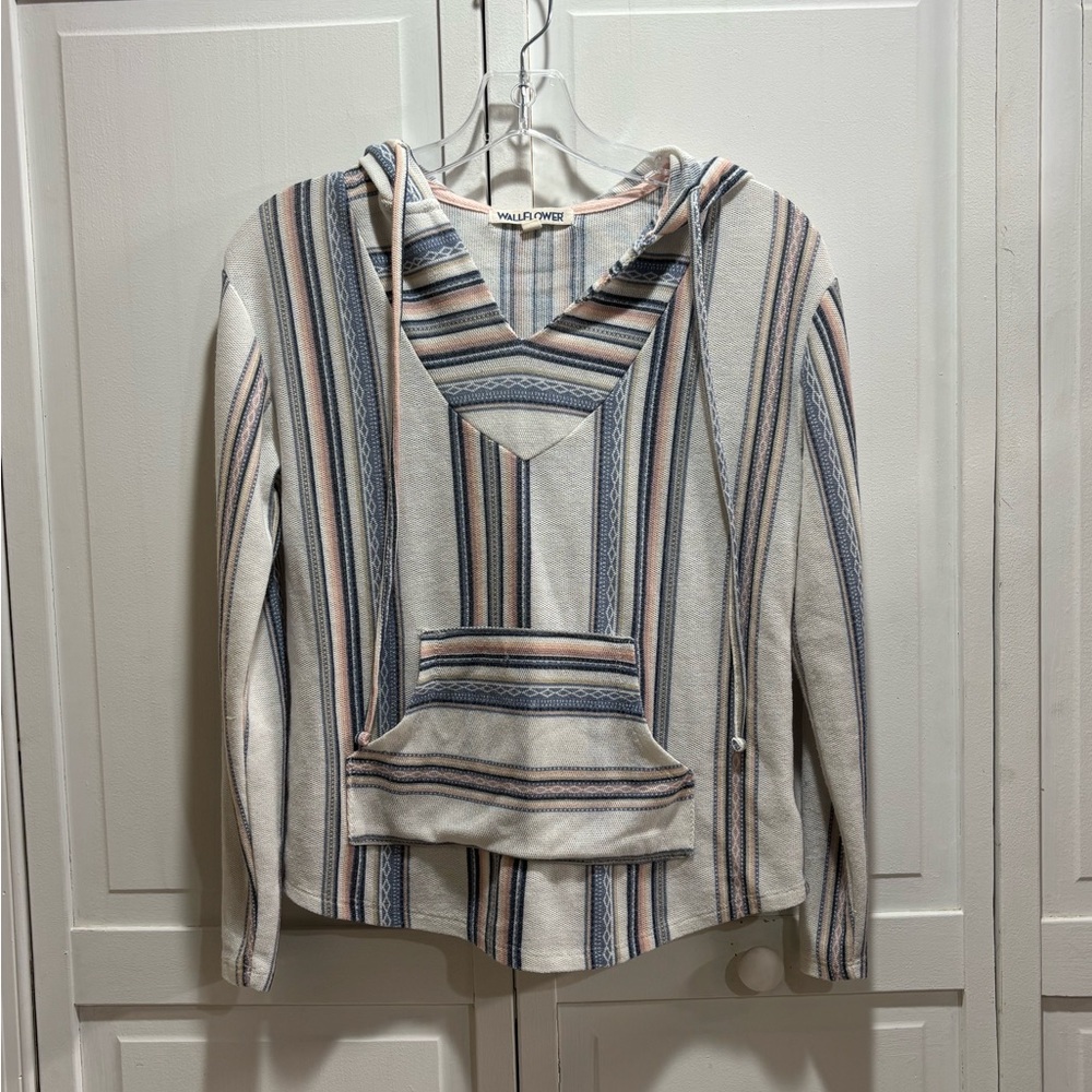 Wild‎ Fable Pink and Blue Patterned Top Size Small